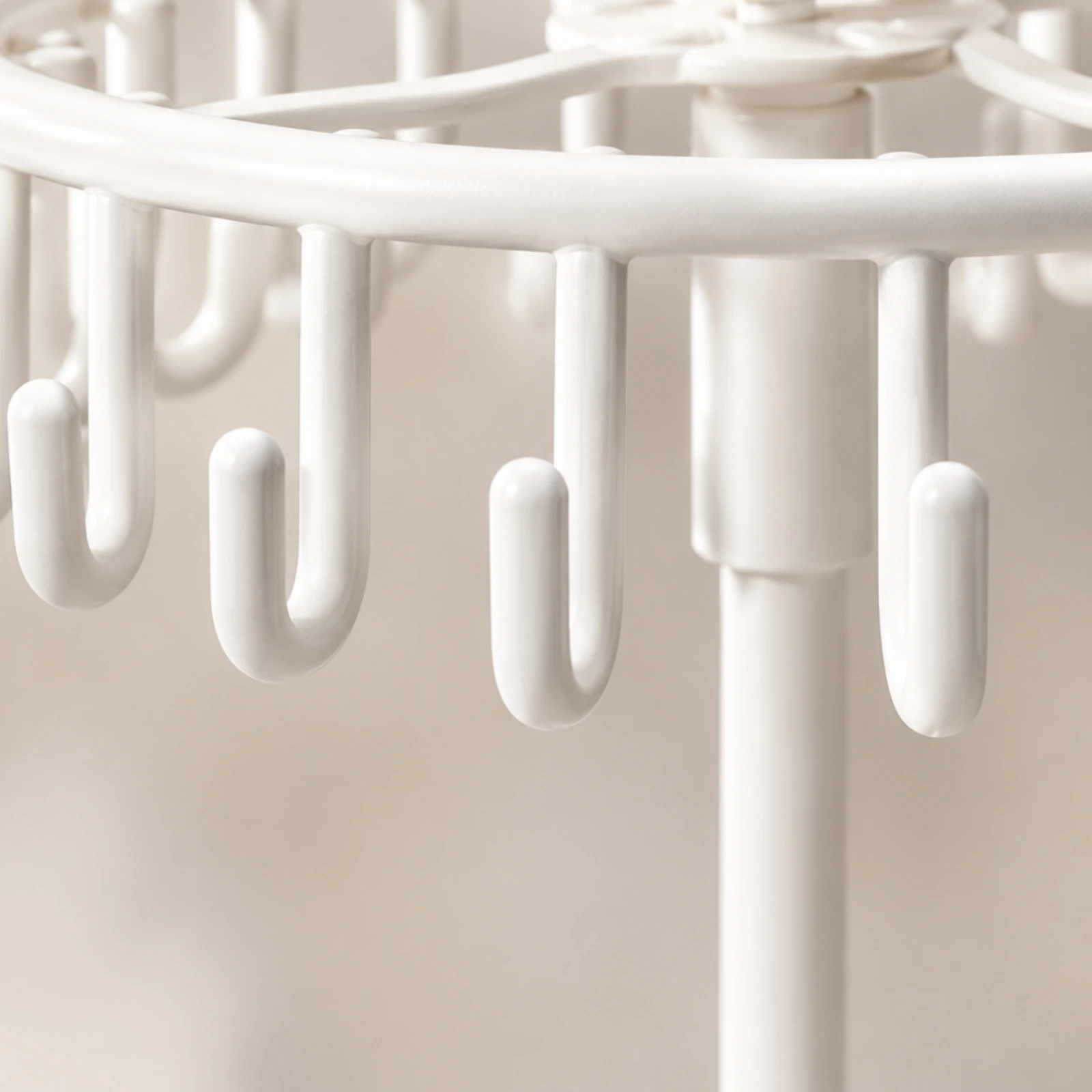 espositore-per-gioielli-in-acciaio-inossidabile-con-ganci-per-appendere-compatto-da-tavolo-dal-design-moderno-ed-elegante-ideale-per-il-tavolo-da-toeletta