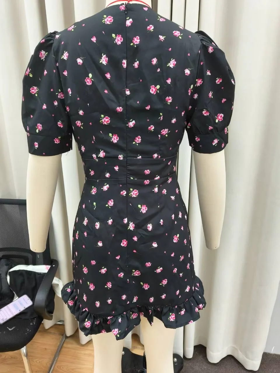 Chic Printed Slim Fit Mini Dress Women Elegant V-neck Puff Short Sleeves Waist Cinching Dresses 2026 Summer Lady Party Robes New