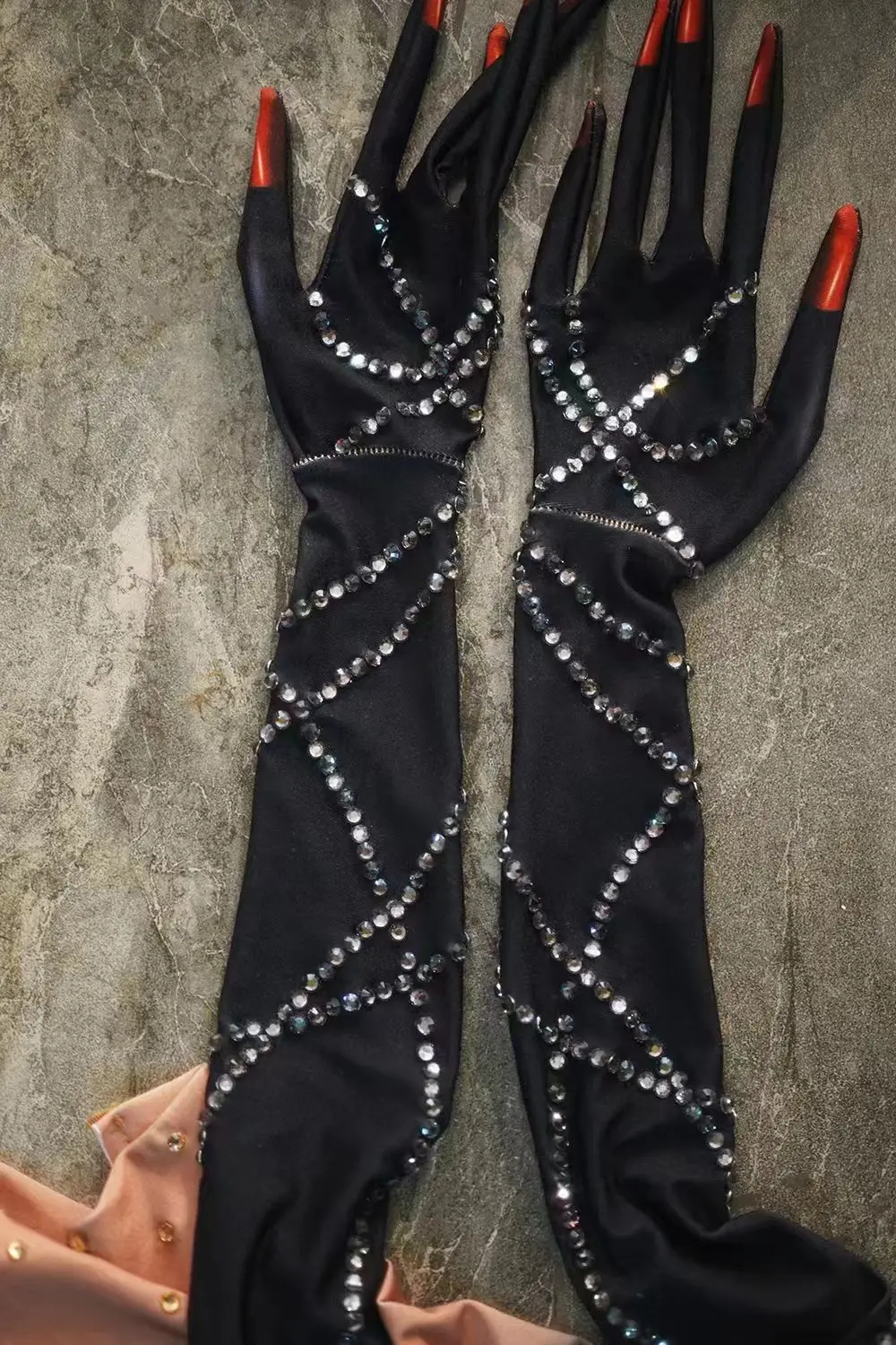 Combinaison à paillettes noires et dorées pour femmes, tenue sexy de danse populaire, gants de fête, costume de drag queen, B172