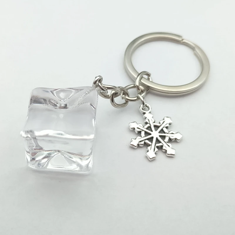 New transparent ice cube acrylic pendant keychain 3D geometric ice keychain, snowflake keychain fashion jewelry accessories