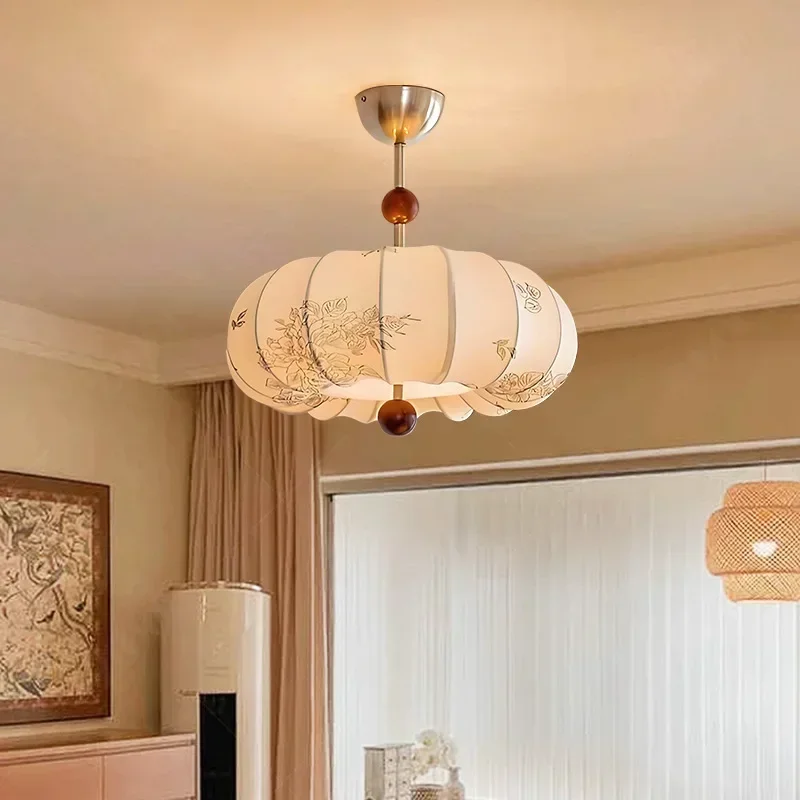 French Retro Pendant Fabric Light Solid Wood Ceiling Lamp for Bedroom Restaurant Living room Café Warm Ambient Vintage Lighting