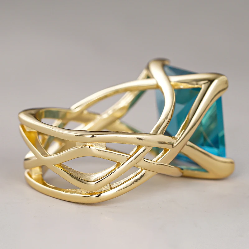 Huitan Ring mit hohlem Kreuz-Design für Damen, goldfarben, mit leuchtend weiß/blauem CZ, modisches Hochzeitszubehör, eleganter Partyschmuck – Detail 14