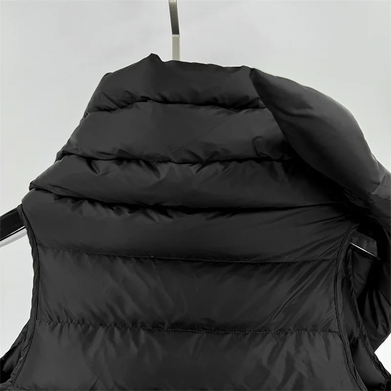Giacca invernale da donna 2025 Nuovo stile coppia piumino senza maniche a collo alto 90 piumino d'anatra bianca imbottito gilet y2k piumini