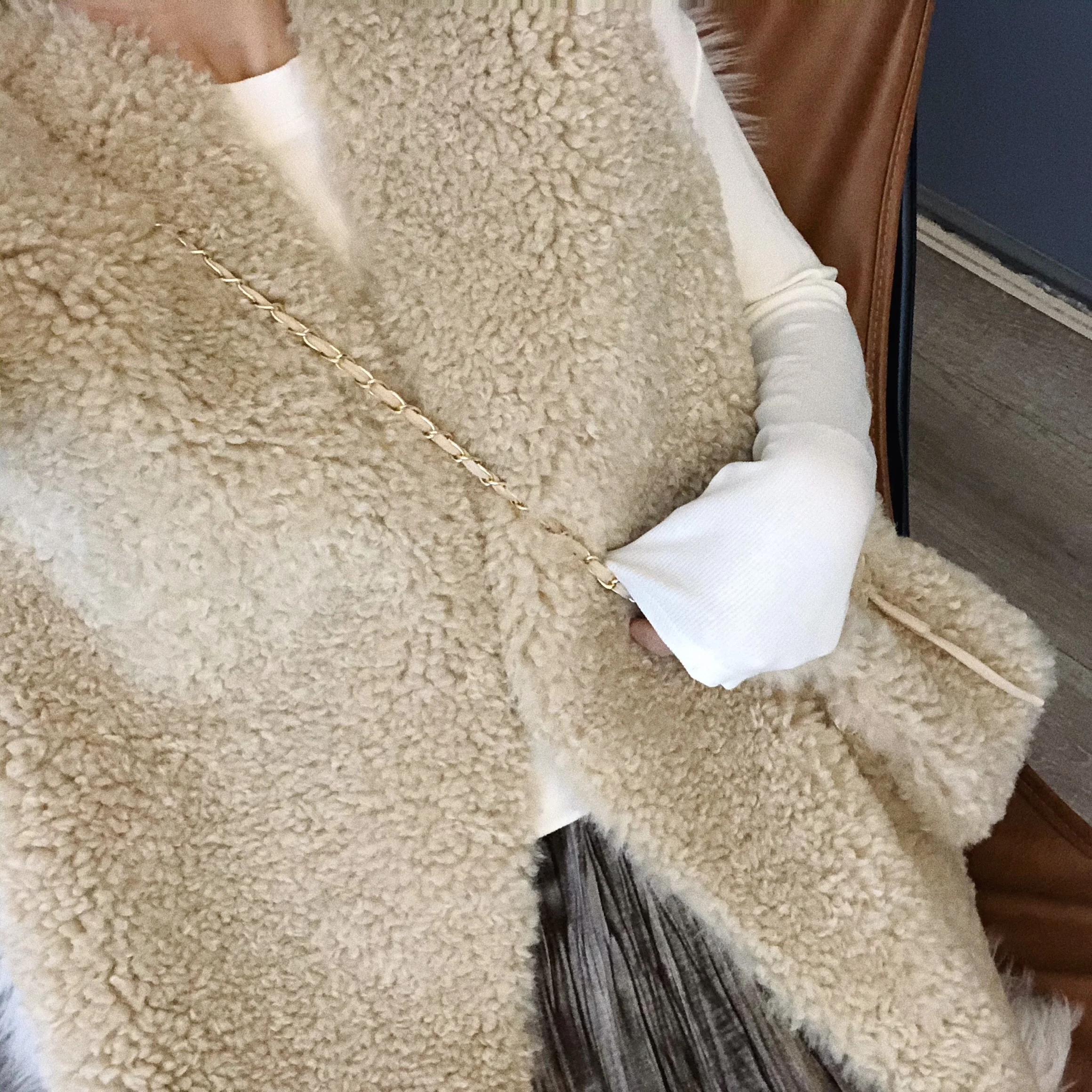 

Свободный корейский жилет из искусственного меха Teddy Furry для женщин, осенне-зимняя новинка, с небольшой сумкой, из кроличьего меха (5% кролик, 85% прочие виды меха)