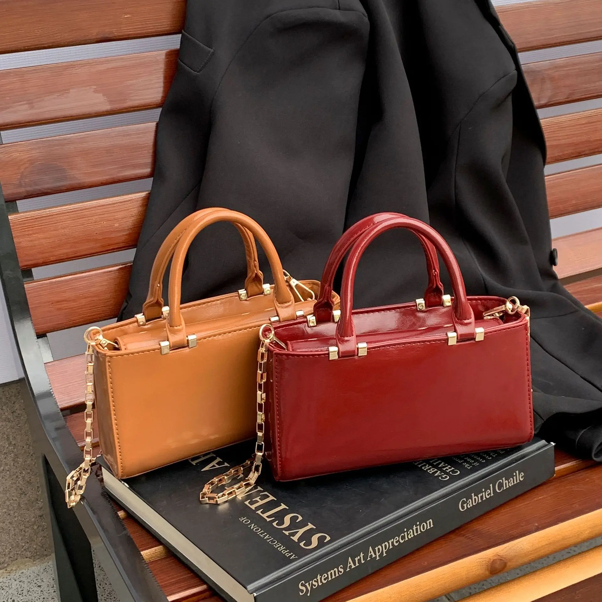 

Новая красная кожаная сумка, женская сумка с замком, сумка через плечо с металлической цепочкой, легкая роскошная нишевая сумка