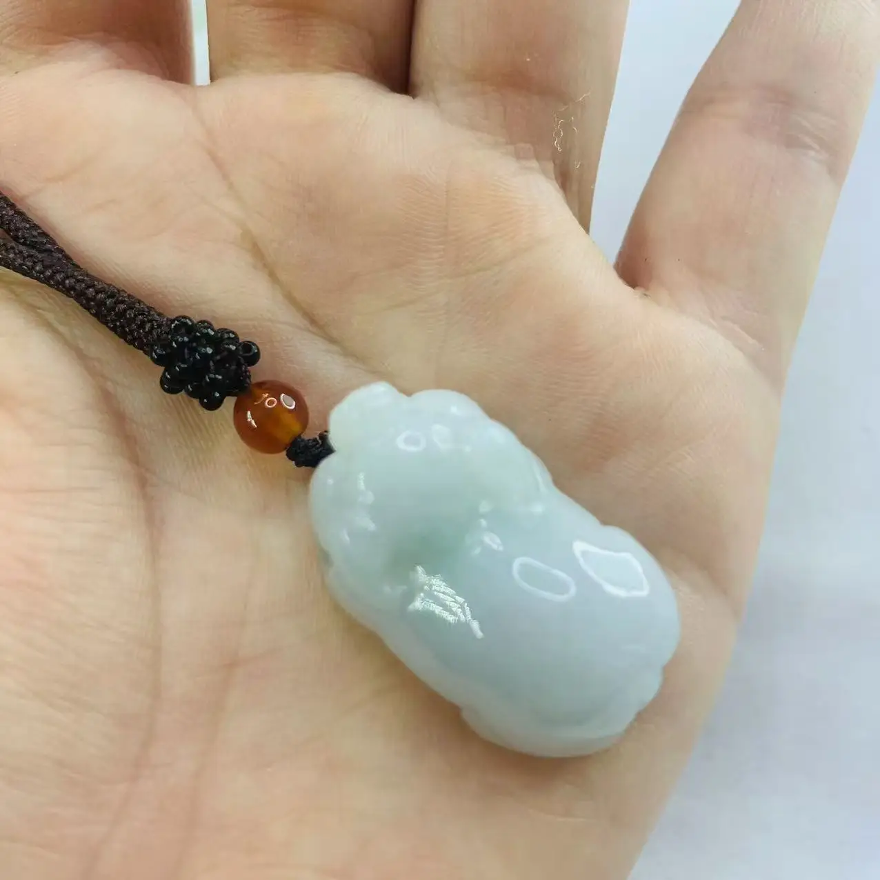 

Natural jade light colored three-dimensional pig pendant cute gift