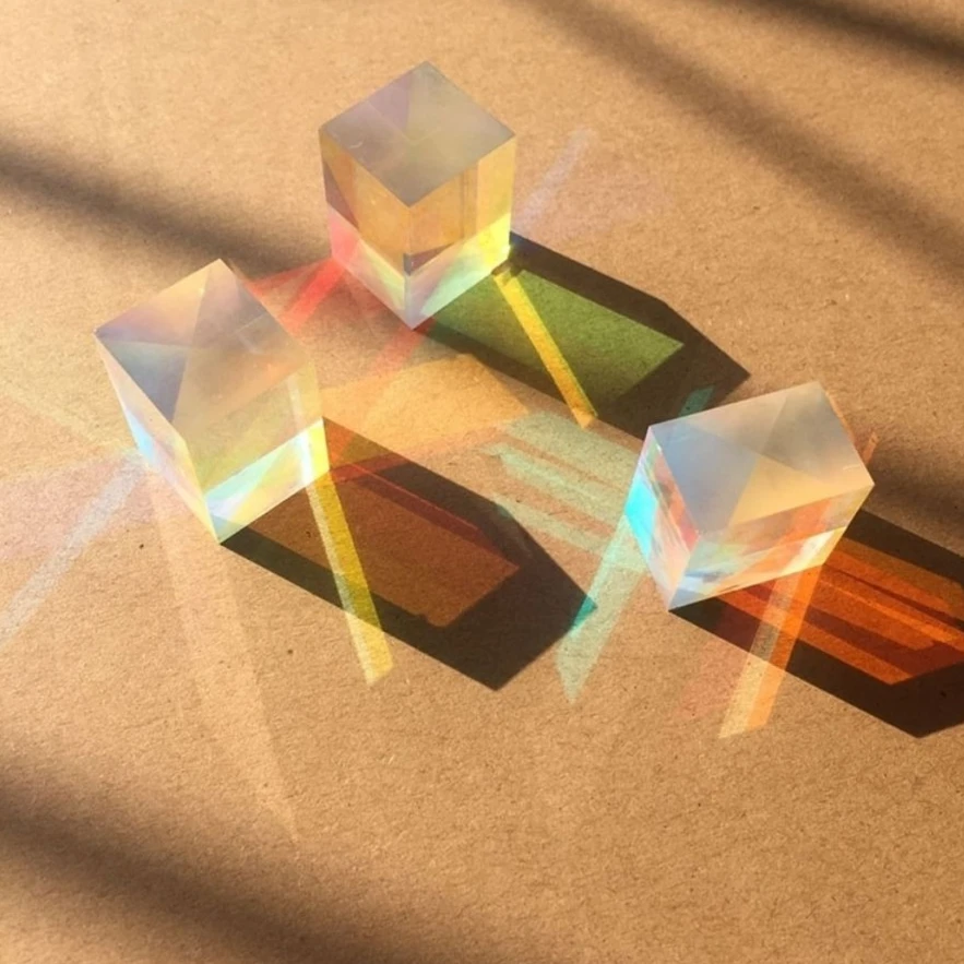 

Prism Cube Frosted Six-Side Glass Bright Light Cube Stained Beam Figurine Splitting Optical Instrument Home Desktop Prism Toy