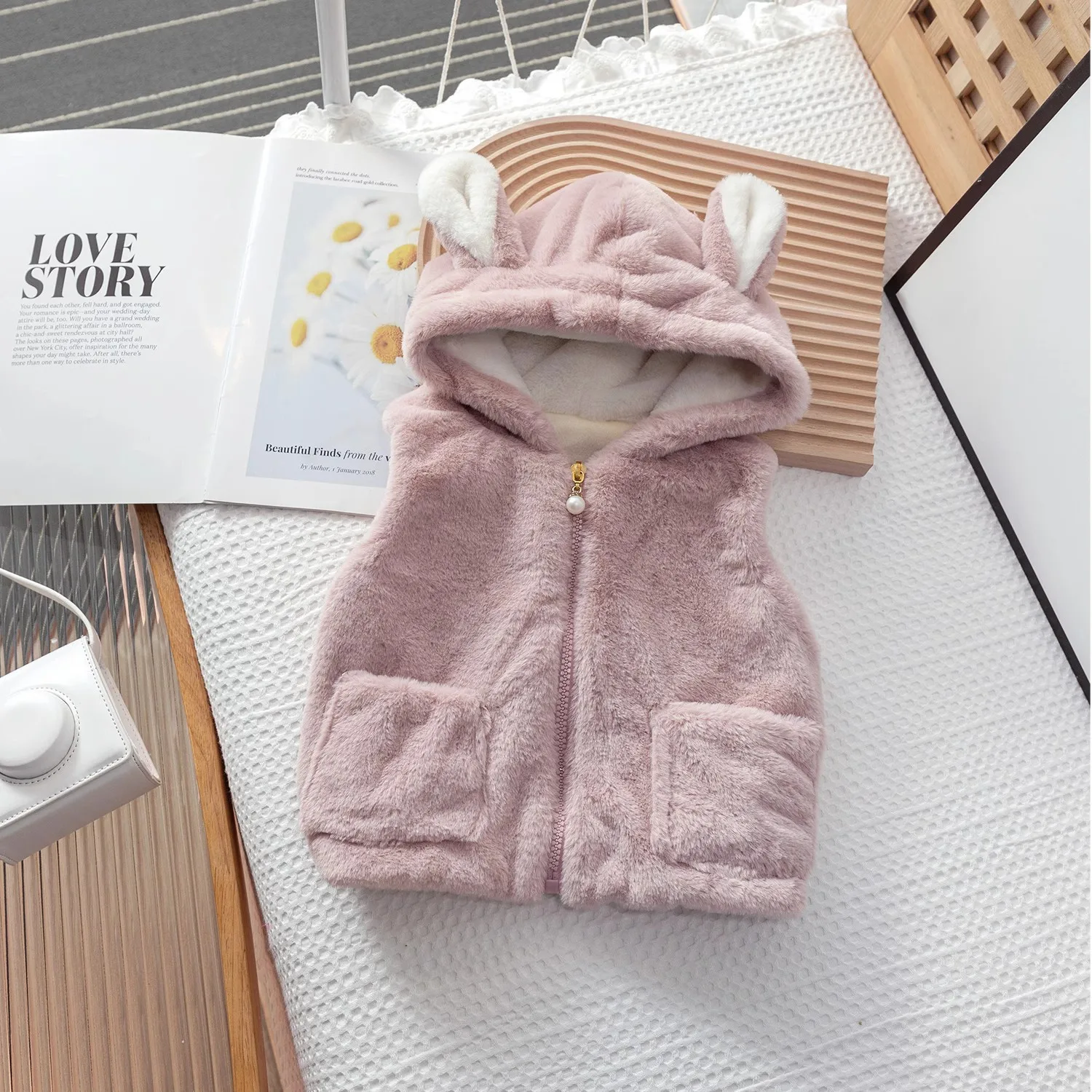 2025 Winter New Korean Version Super Foreign Girl Velvet Vest Cute Baby Girl Wool Sweater Vest Outside Dressing