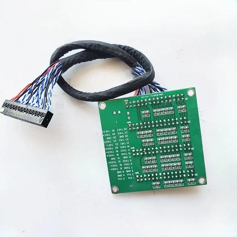 Driver board advertising machine signal 1 point 3 same screen display high definition 1 point 2 small screen display transfer