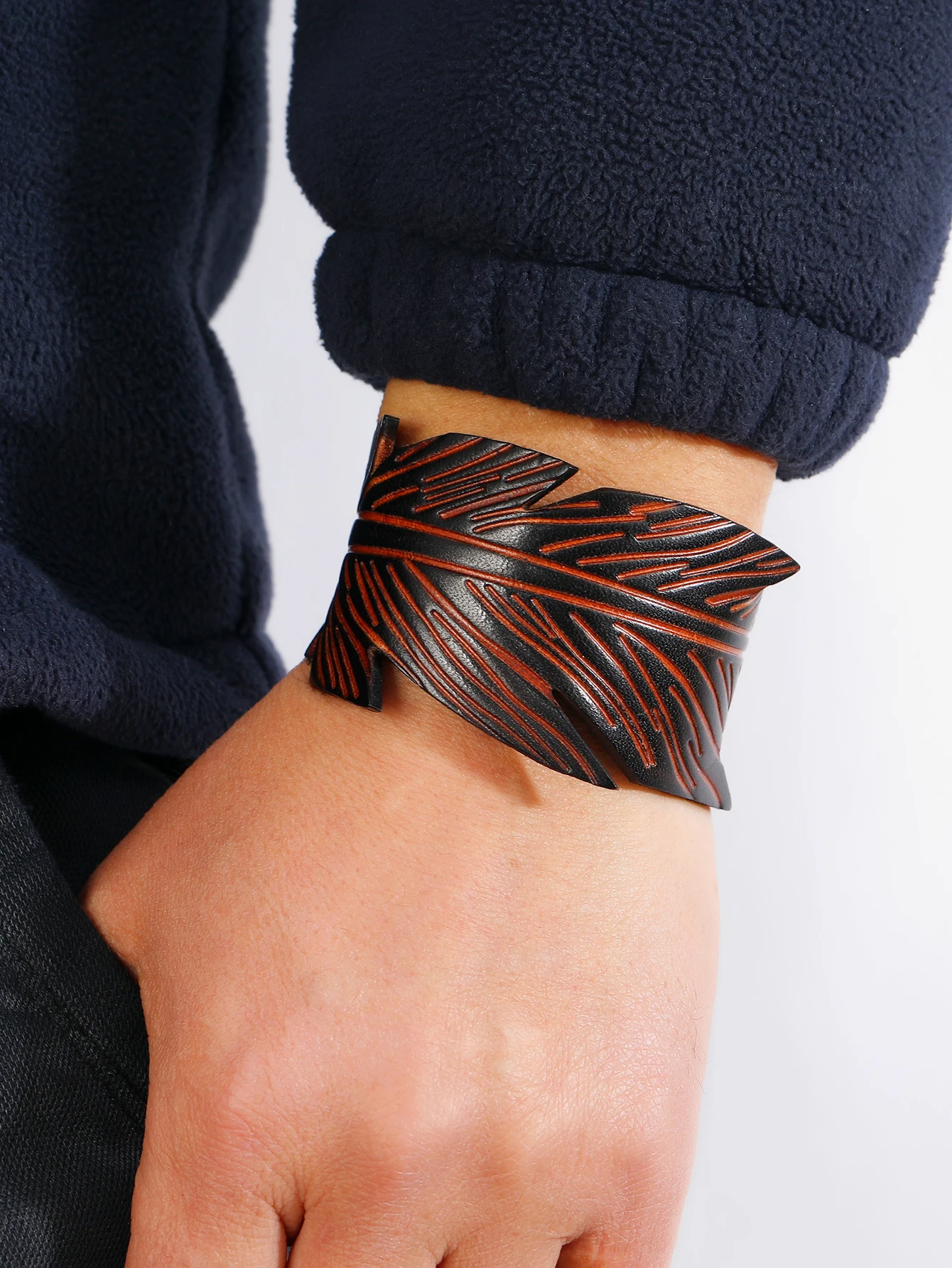 Vintage genuine leather leaf shape bracelet