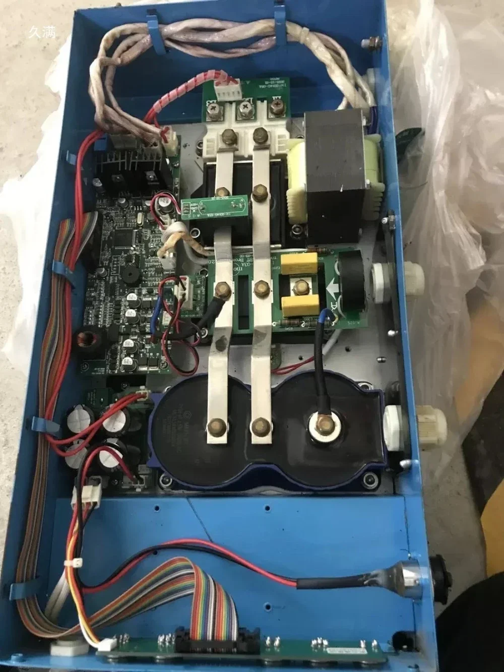 حركة اللوحة الرئيسية للطباخ التعريفي التجاري من موريس/كيمبيت عبر الحدود، الملحقات #4