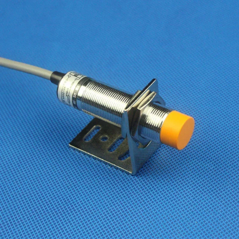 

2pcs/lot High-quality Capacitive Proximity Switch LJC18A3-H-Z / BX Sensor