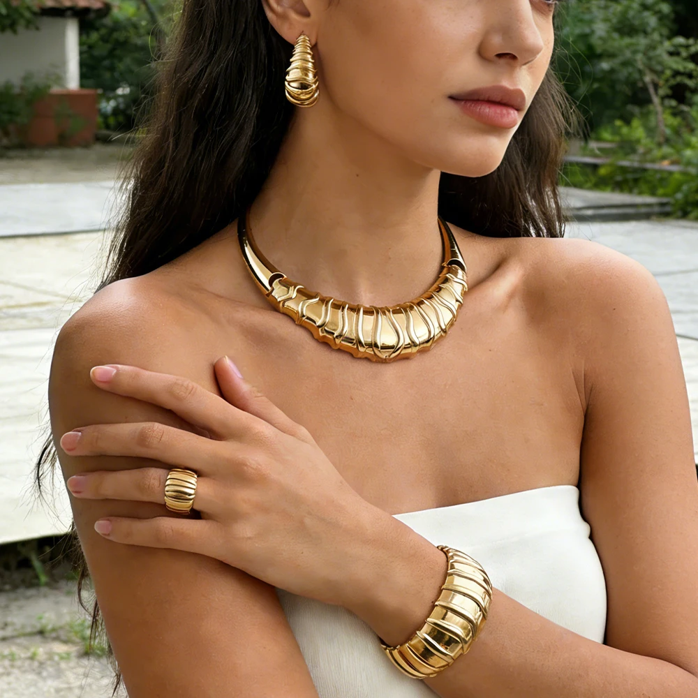 Vergoldetes Ohrringe- und Halsketten-Armband-Ringe-Set für Damen Italienischer Vintage Hochzeits- und Partyschmuck Geschenkset – Detail 2