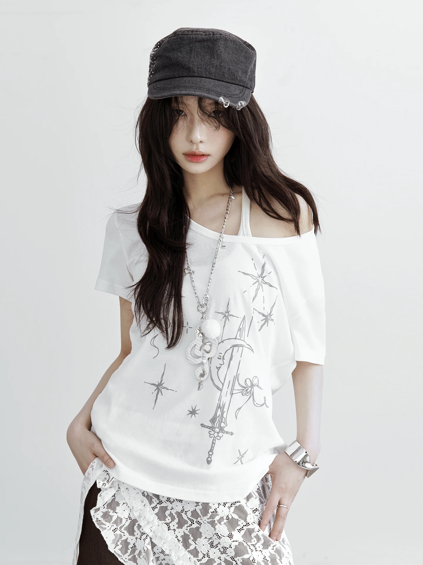 Camiseta de Manga Corta con Estampado del Museo de la Gravedad, Corte Ajustado para Mujer, Algodón Puro, Verano 2026, Nuevo Estilo, Diseño Astral Nocturno