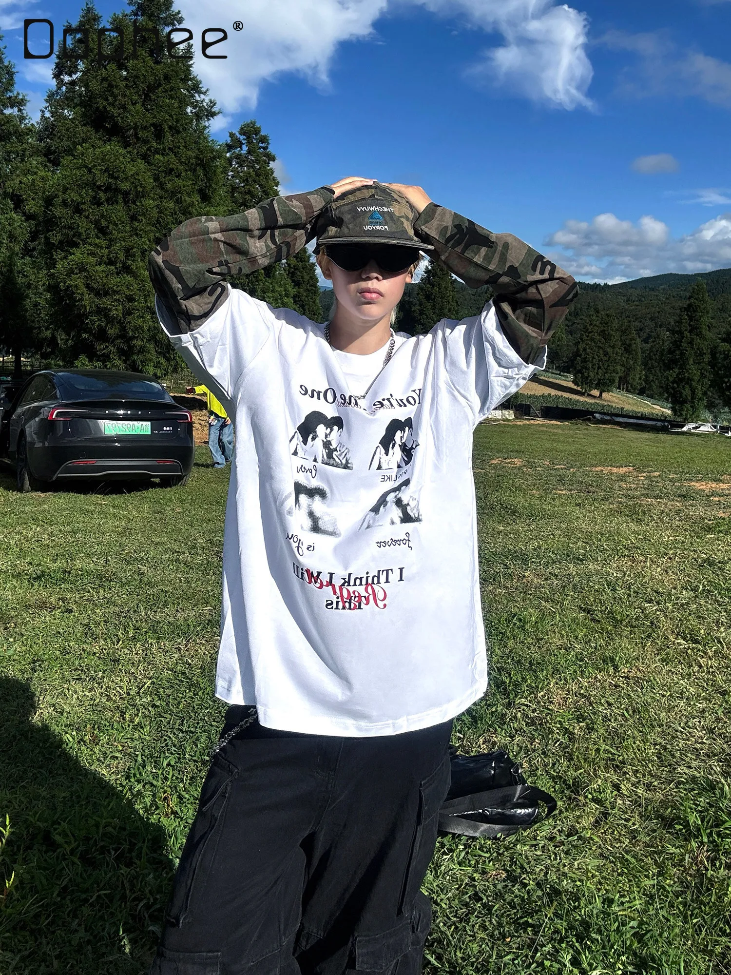 

Новая весенняя мужская футболка в американском стиле с принтом, камуфляжными вставками и длинными рукавами, белая, с эффектом двухслойности, черный топ