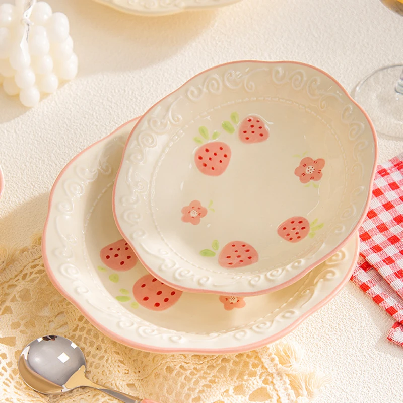 Plato de cerámica con estampado de fresa en relieve, nuevo Color estético sin vidrieras, hermoso vajilla de cocina, platos de comida rosas creativos