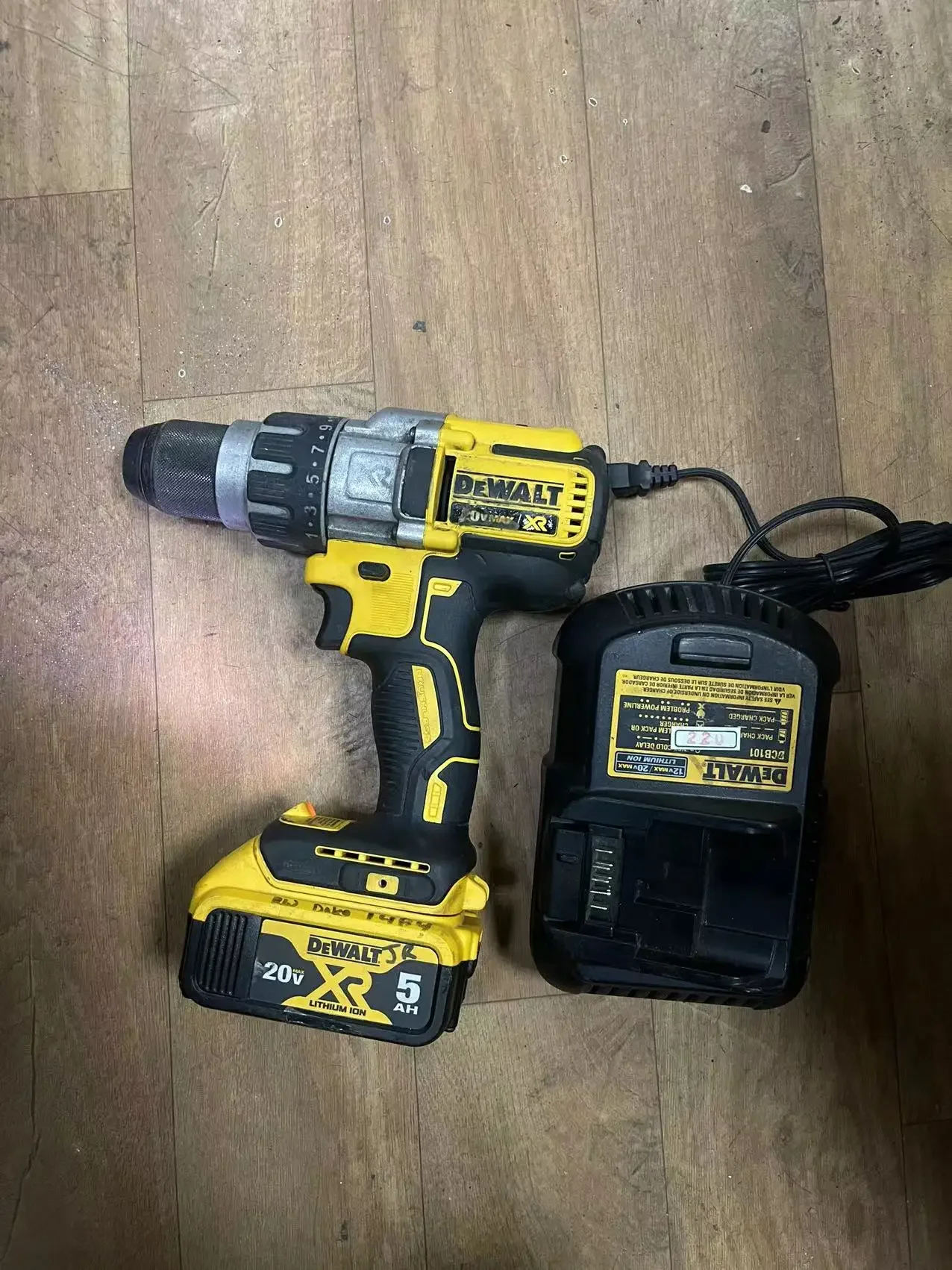 

DEWALT DCD996 18 в литий-ионная бесщеточная комбинированная перфоратор, б/у, с батареей 5 А и зарядным устройством