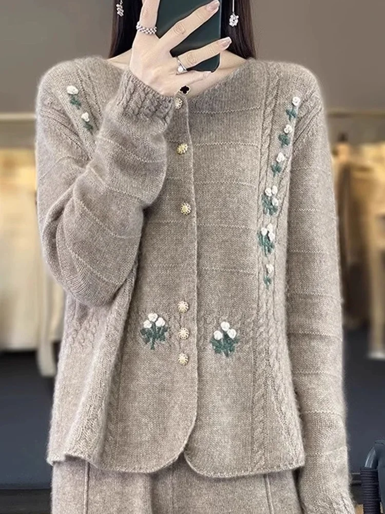 2024 New Autumn Winter Sweet Flowers Embroidered Sweater Women Vintage V-neck Long Sleeve Peal Button Knitted Cardigan Coat Pink