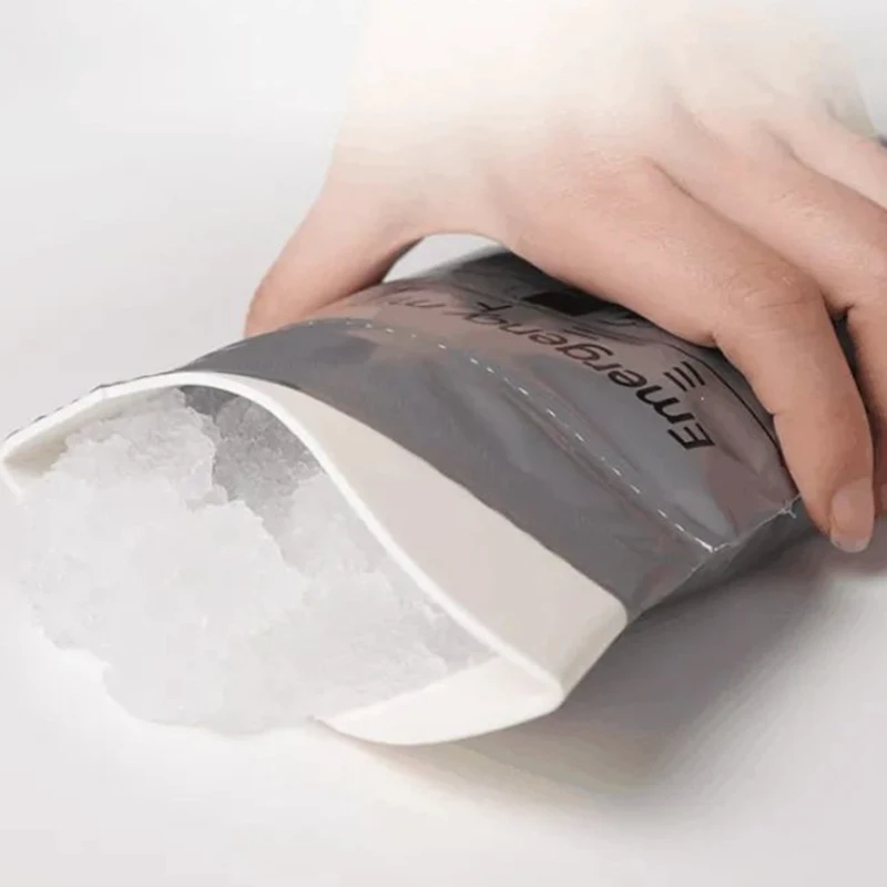 4Pcs 700 ML Women Disposable Urinals Emergency Portable Car Urine Bag Vomit Bags Mini Toilet Emergency