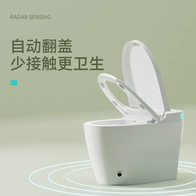 Intelligente automatische Toilette, ferngesteuerter Schaumstoffschutz, spritzwassergeschützte Spülung, intelligenter Toilettenkeramik-Sonnenwassertank,