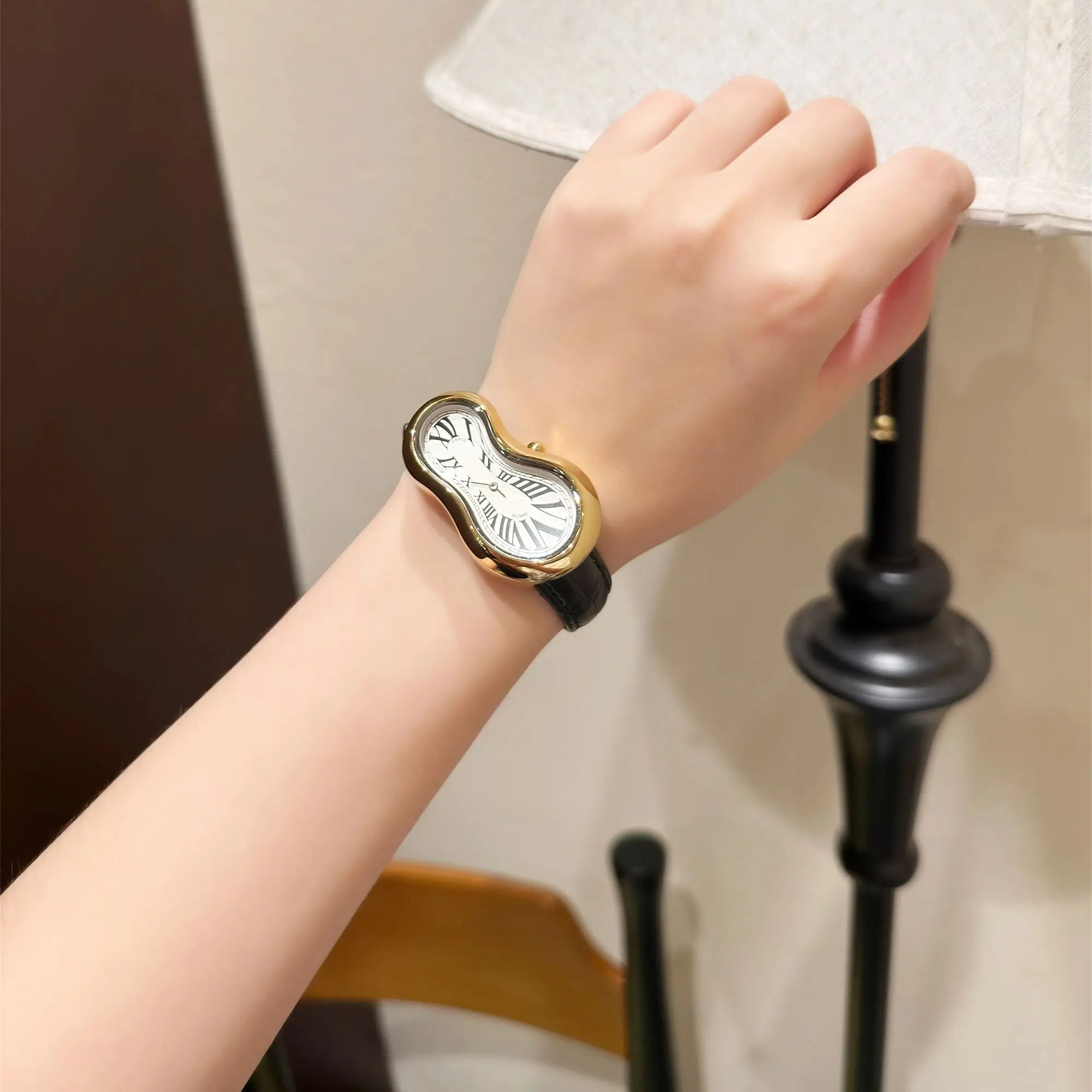 جديد y2k الموضة الإبداعية الرجال النساء لينة ذوبان ساعة فاخرة الشارع الشهير غير النظامية شكل الهاتفي تصميم فريد ساعة كوارتز Reloj