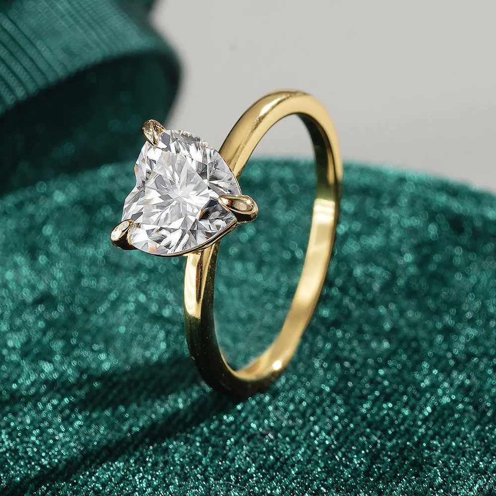 

Classic Love Ring Ring Heart Shaped 18K Gold Set with Moissanite Fashion Women's Platinum PT950 Diamond Jewelry