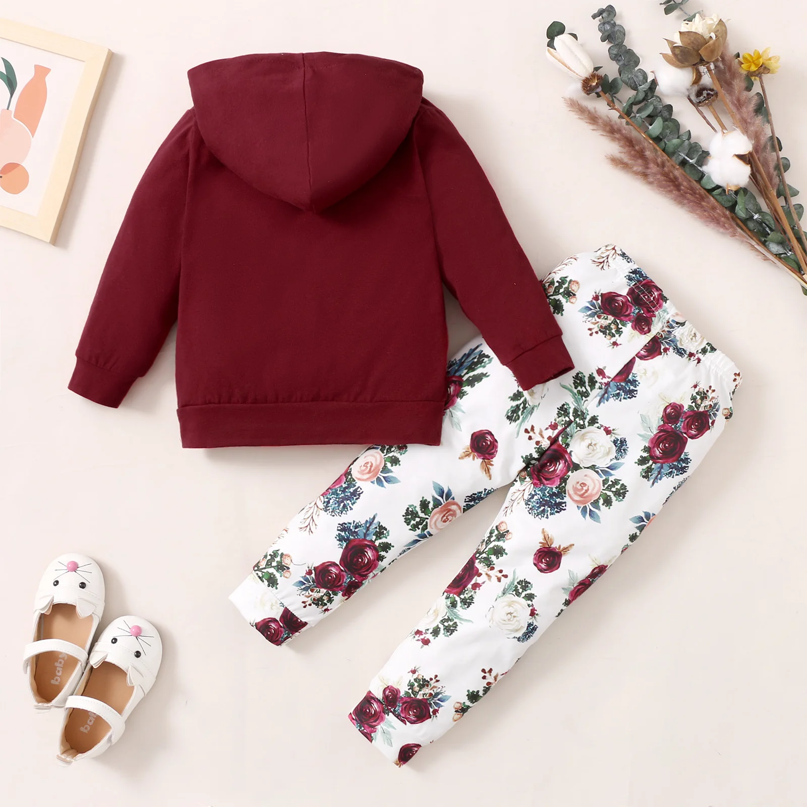 PatPat 2-piece Toddler Girl Letter Floral Print Hoodie and Pants Set Perfect for Outings and Daily Wear Basic Style