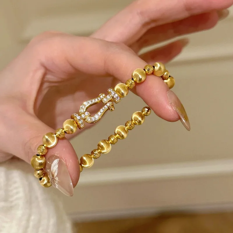 Retro cat-eye horseshoe-style clasp bracelet for women, mid-century style elastic rope hand accessory, jewelry for ladies