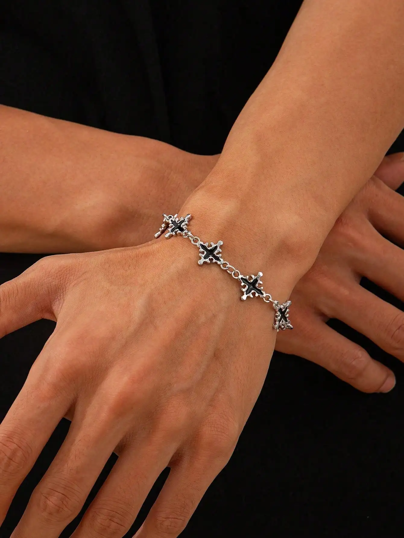 1 Piece of Vintage Punk Men's Bracelet with Cross Pattern and Dripping Lava Design, Men's Jewelry Accessory, Suitable for Everyday Wear and Parties