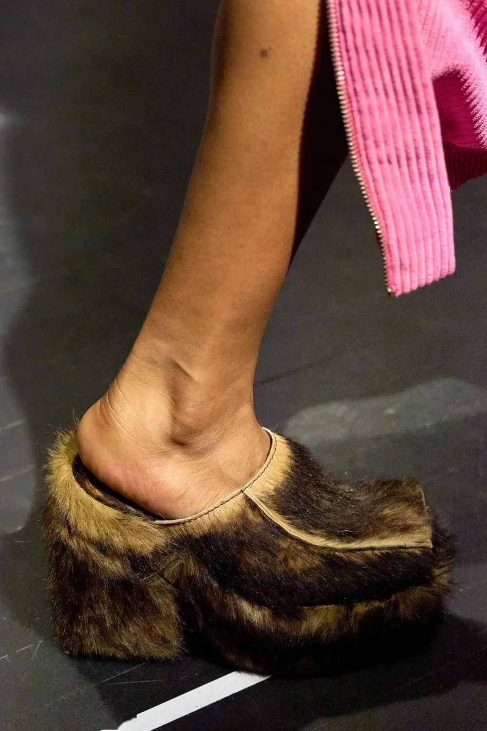 

Brown & Black Faux Fur Platform Mules Square-Toe Chunky Block Heel Minimalist Silhouette Winter Fashion Shoes for Lady