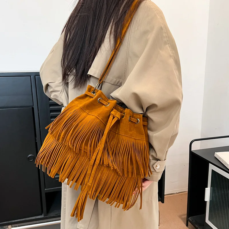 Fashion Retro Faux Suede Fringe Women Messenger Bags Tote New Handbag Tassel Shoulder Handbags Crossbody Bag Tassel Bucket 2025