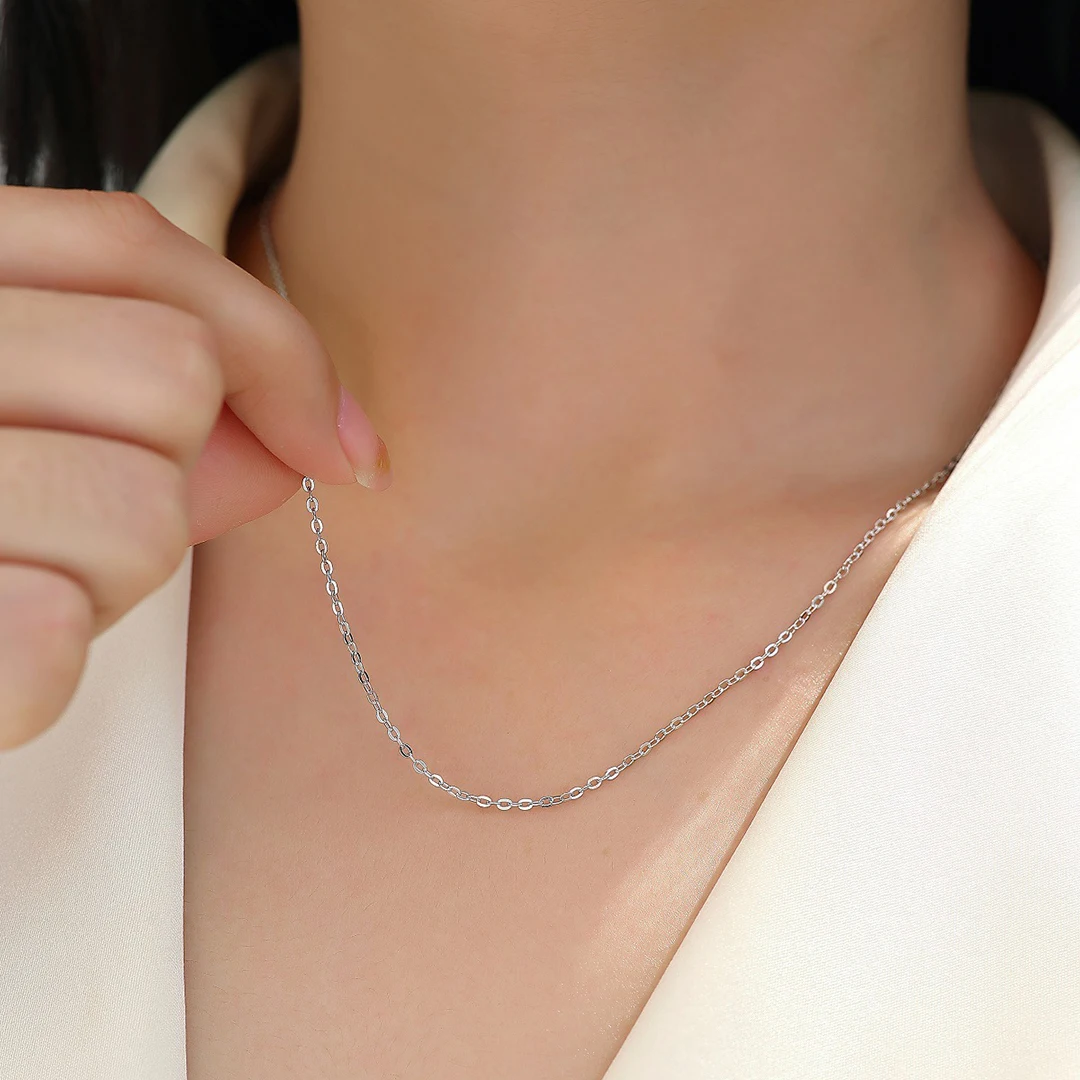 

Женская цепочка из серебра 925 пробы с золотым покрытием, без подвески, не тускнеет и не вызывает аллергии, можно использовать с подвеской.