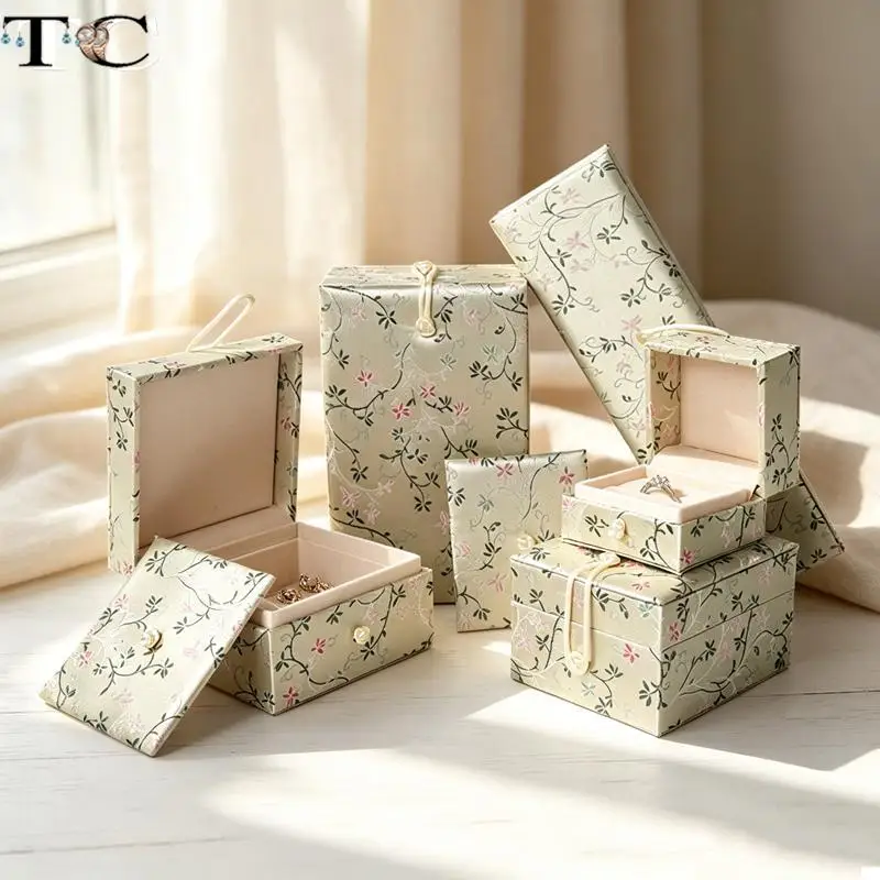 Chinese-Style Button-Closure Embroidered Exquisite Jewelry Box for Rings Pendants Bracelets and Long Necklaces
