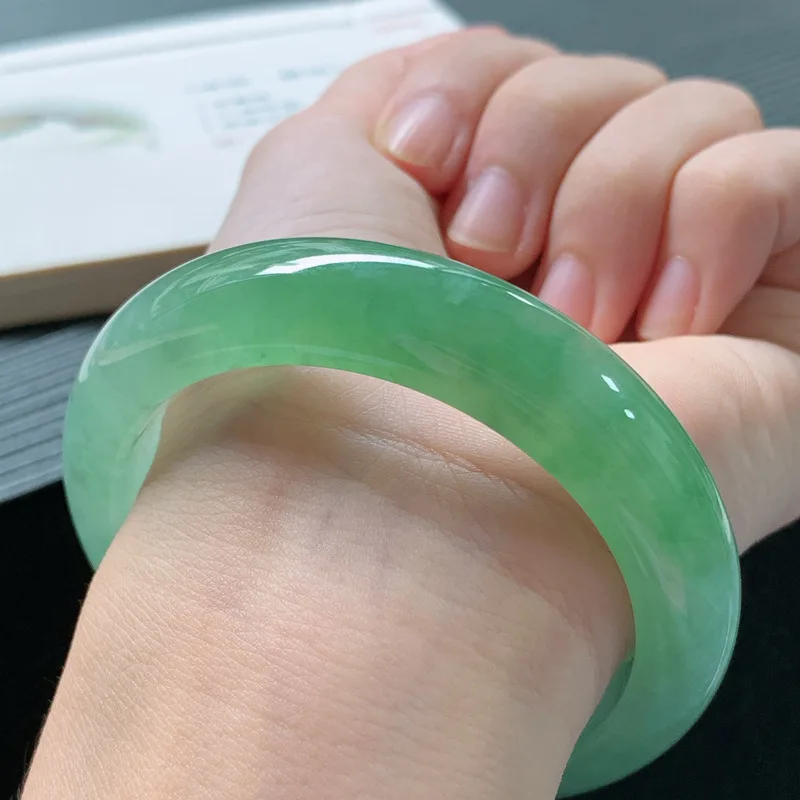 Jadeite bracelet, Burmese old mine ice waxy jade, regular round shape, with floating patterns, bright green and light green, rou