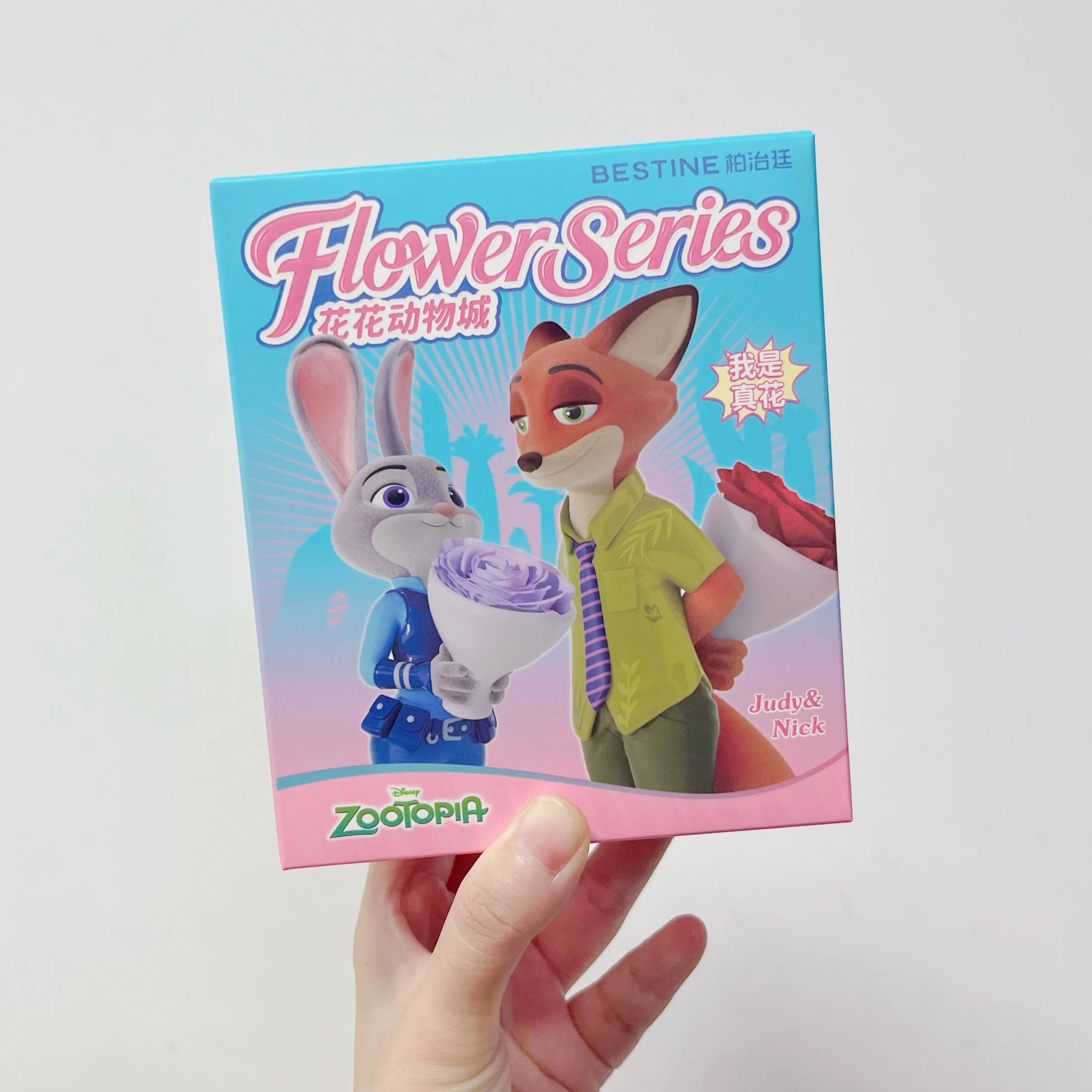 กล่องสุ่มดิสนีย์ ซูโทเปีย ซีรีส์ดอกไม้ จูดี้และนิค พร้อมดอกไม้แห้ง ตุ๊กตาจัดดอกไม้แห้ง ชุดตกแต่ง