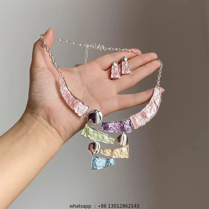 

Ожерелье «Сад Моне» Цветная картина маслом Ветер Геометрические линии Ожерелье Дофамин Маленькая свежая преувеличенная цепочка на ключицу