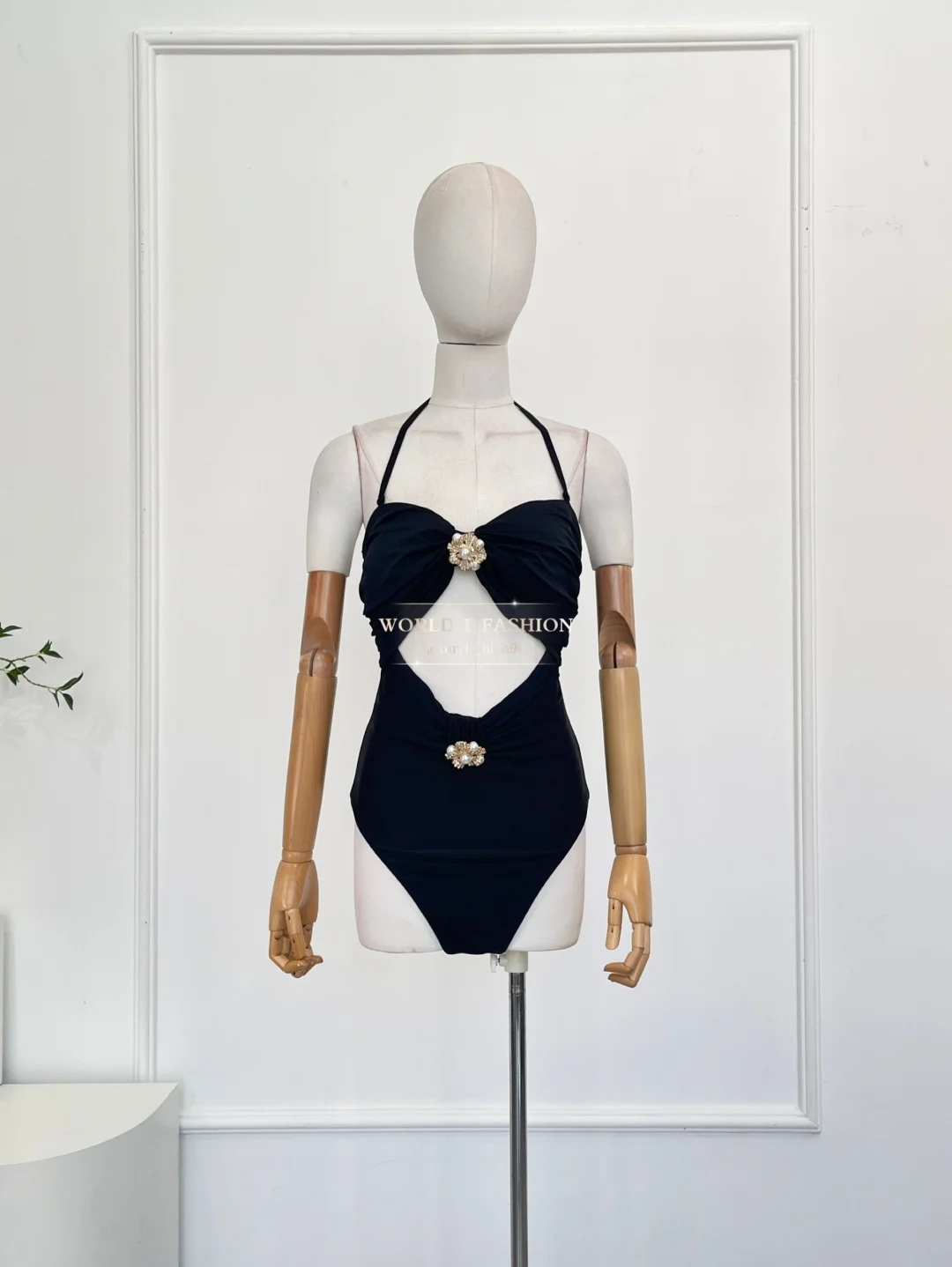 

Top Quality Black Sleeveless Diamonds One-piece Cut Out Swimwear