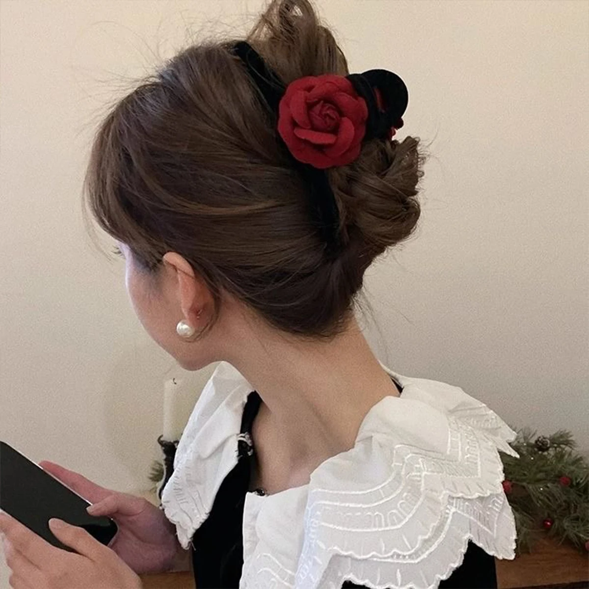 1 Stück Koreanische Elegante Rote Rosen-Haarspange, Herbst- und Winter-Vintage-Samt-Haarklammer, Geeignet für Dickes Haar, Hochwertig – Detail 2