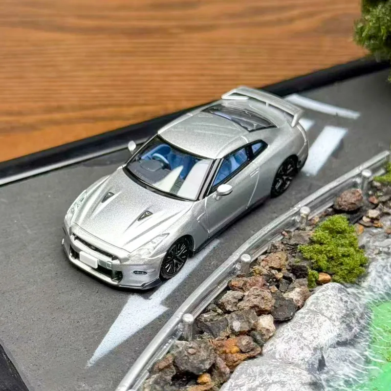 

Tomica TLV :64 Nissan GTR R35 LV-N350a 2025 die-cast simulation alloy car model, boys' toy, adult collectible ornament.