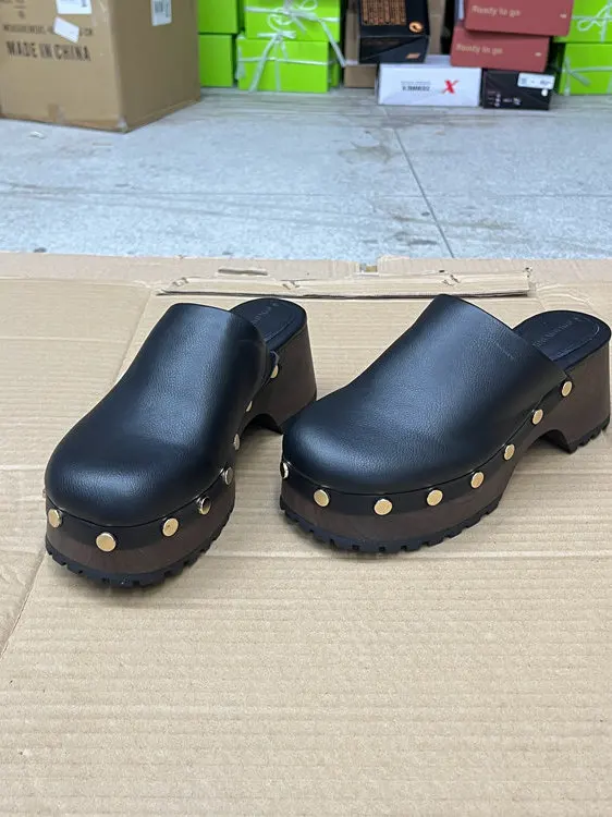 

Женские повседневные сандалии с круглым носком и глубоким вырезом на каблуке с заклепками, модные водонепроницаемые повседневные сандалии на платформе, искусственная кожа, синтетическая внутренняя часть