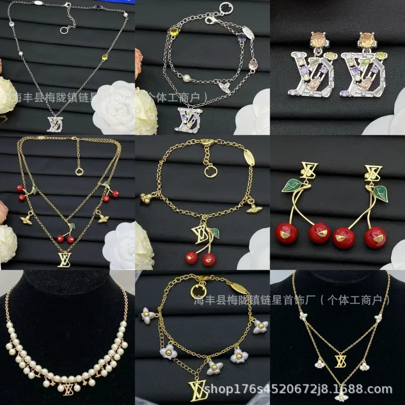 

Новый комплект украшений Donkey Home: колье, браслет и серьги-гвоздики с полным покрытием из страз и жемчуга, легкий люкс, высококачественный набор, цепочка на ключицы