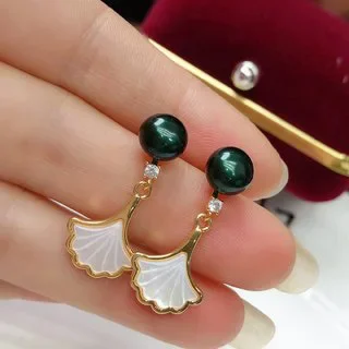 Zhuji Pearl Stud Earrings Mother Shell Fish Tail Earrings Niche Design Sense Light Luxury Elegant Exquisite Jewelry Women