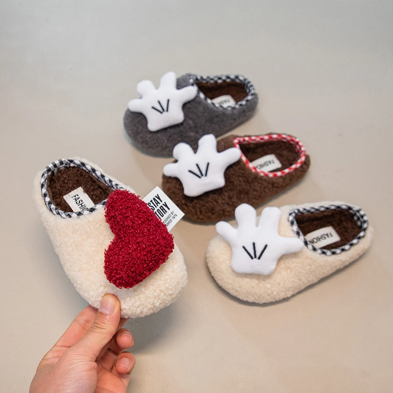 

Toddler Girls Soft Cozy Plush Slippers with Cute Ornament 2025 New Winter Kids Warm-lined Flats Non-slip Comfort Daily Wear
