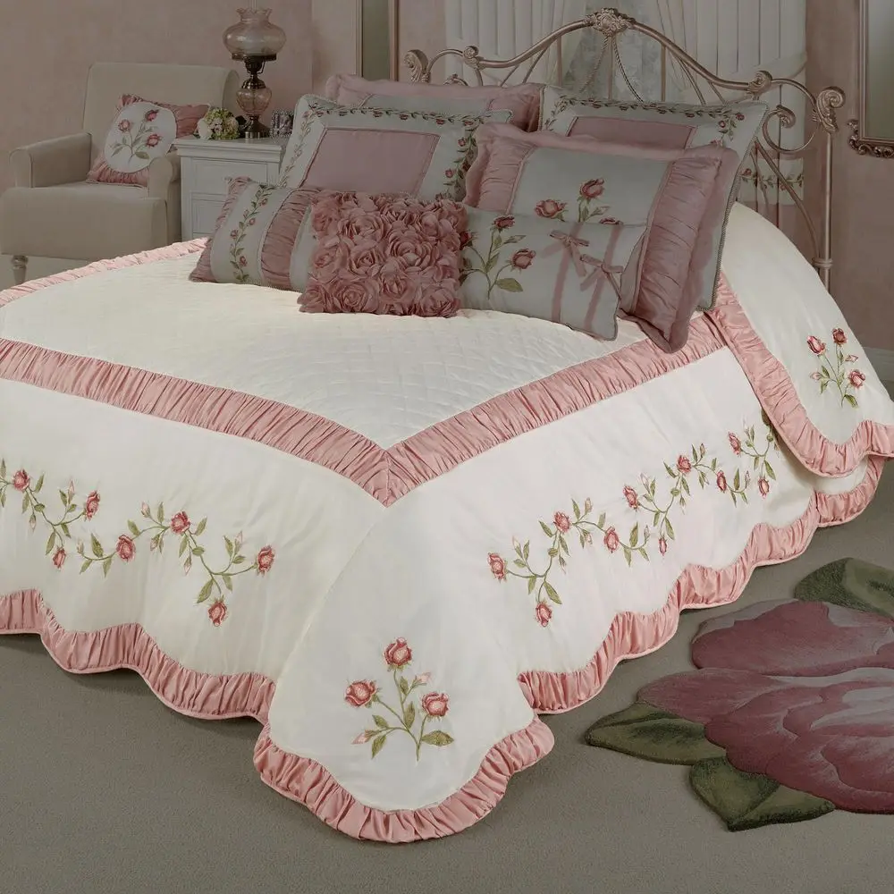 

Blush Rose Full Bedspread Bedding