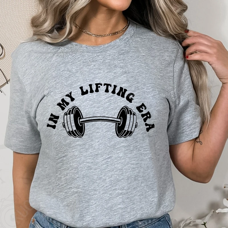 

Рубашка In My Lifting Era, забавная женская футболка для тренировок, подарочные топы для любителей спортзала, футболки для фитнеса и мамы, женская одежда с короткими рукавами и круглым вырезом