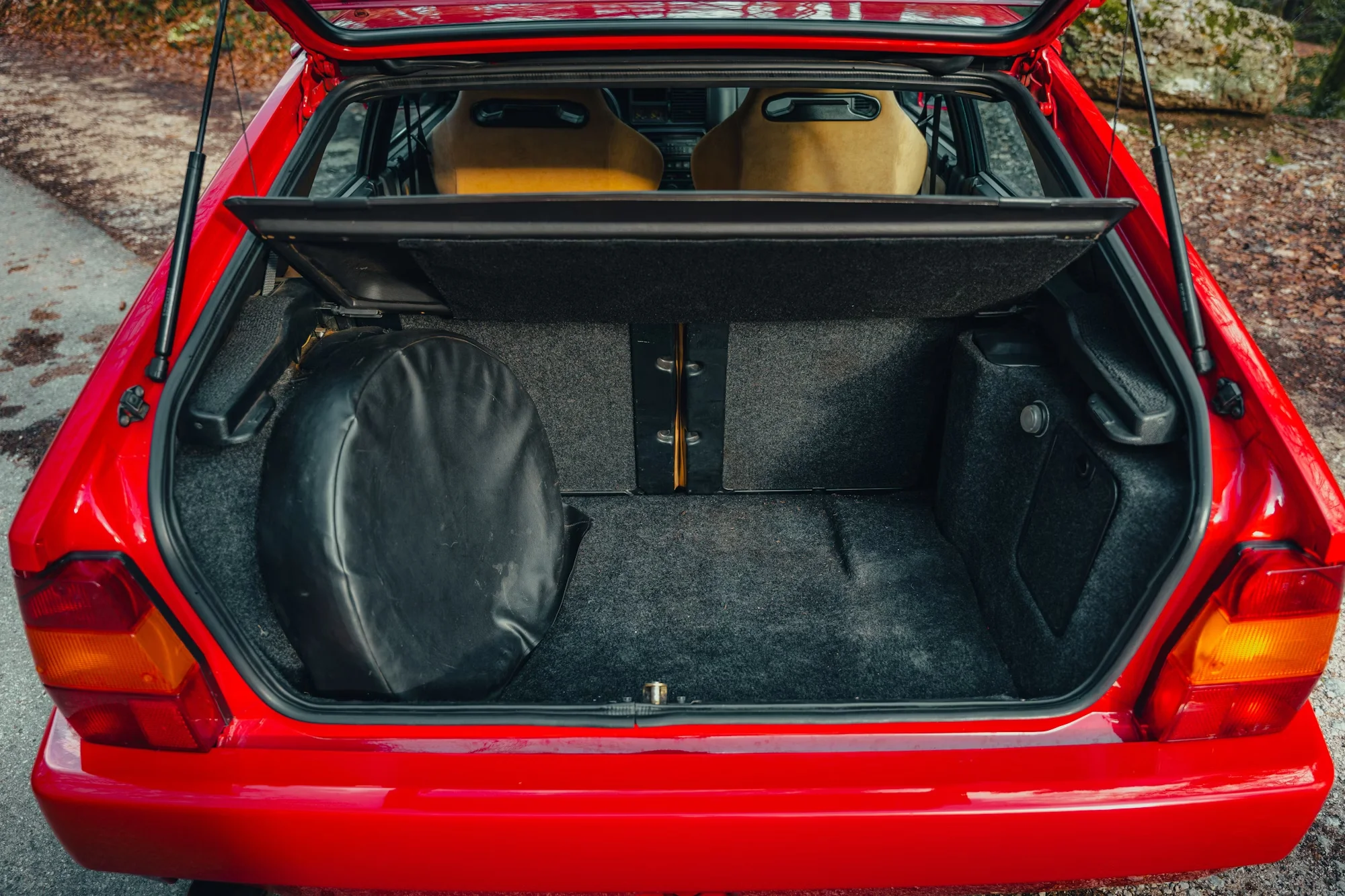 

Амортизатор задней двери багажника 365 мм с пружиной для Lancia Delta MK2 (836) хэтчбек 1993-2000, пружинный стержень для подъема задней двери багажника