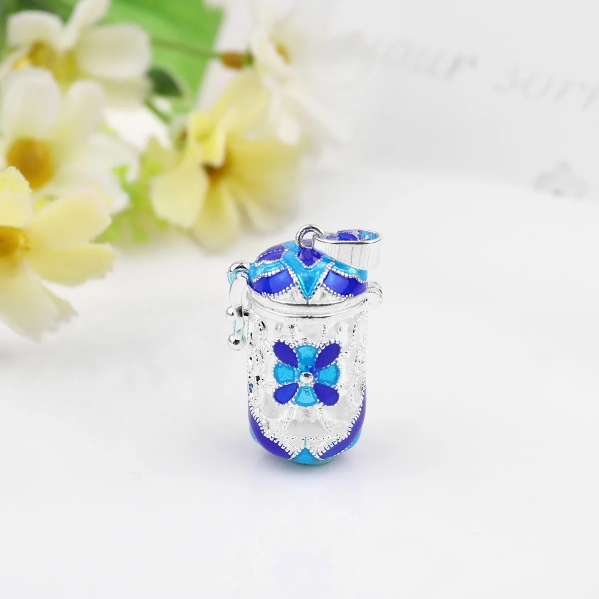 

Hollow Out Column Case for Aromatherapy Balls Holder Premium Alloy Oil Diffuser Pendant Jewelry Accessories DIY Necklace Perfume