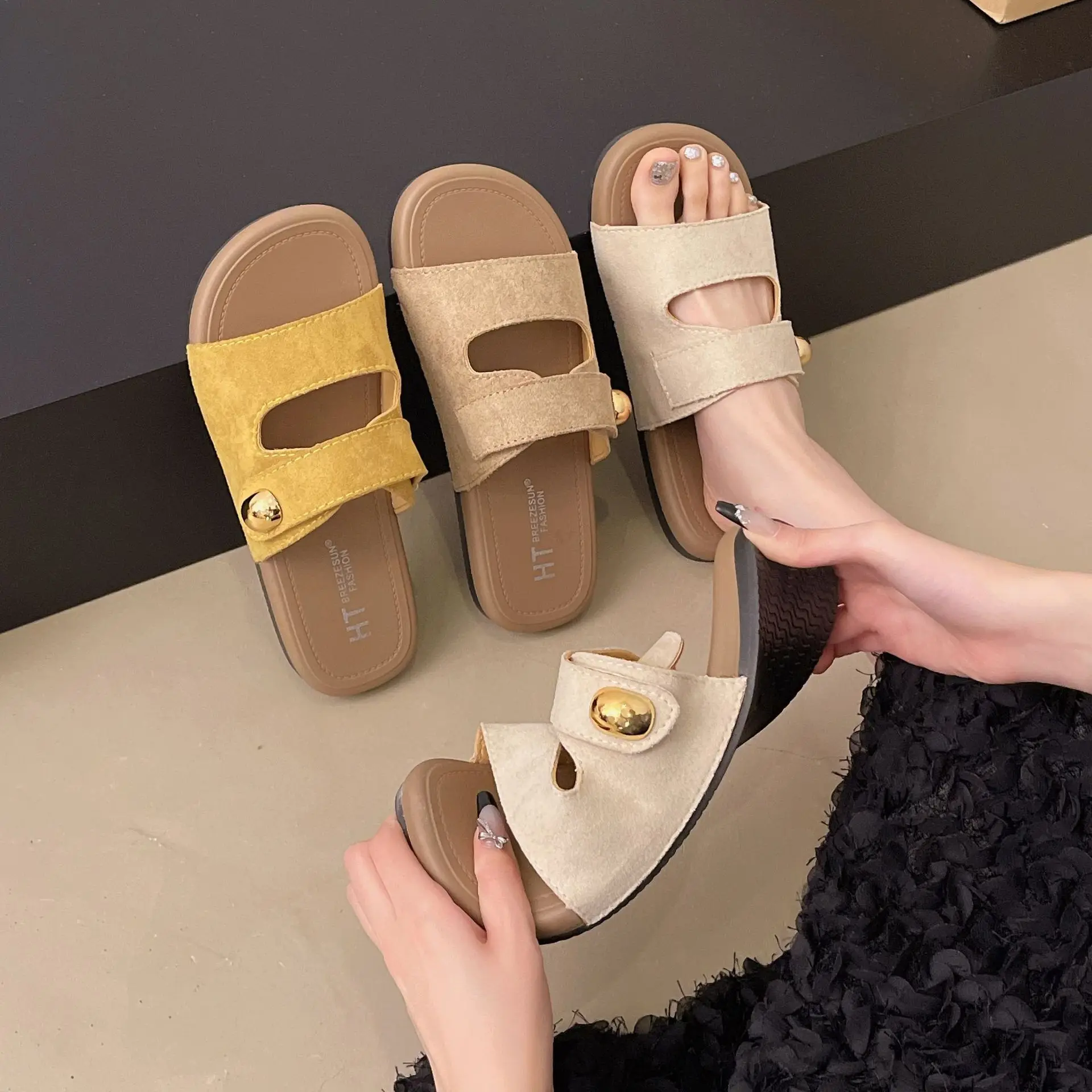 Women Summer Flat Slide Sandals Metal Buckle Open Toe Slippers Casual Non Slip thick Beach Slides Outdoor vacation Fashion Shoes