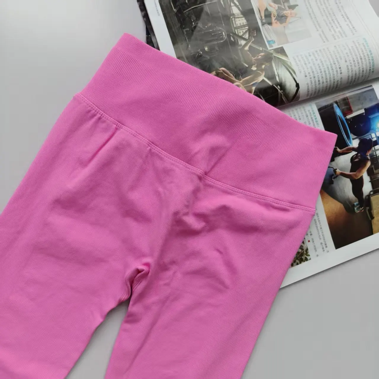 Nahtlose High-Waist-Leggings, pfirsichfarbene, figurformende Fitnesshose, eng anliegend, dehnbar, dünn, schnelltrocknend, atmungsaktiv, Yoga-Anzug, Sporthose – Detail 3