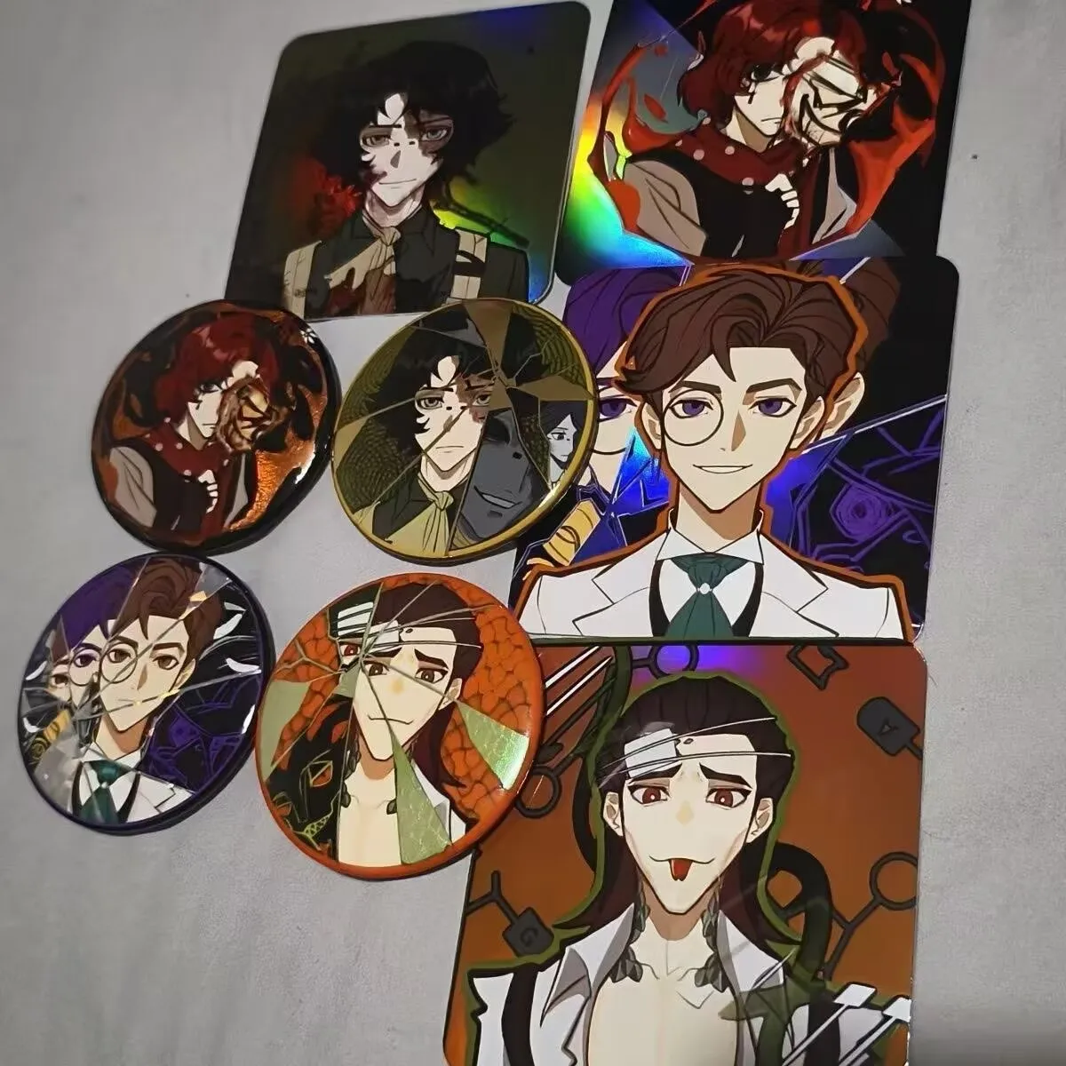 Badge laser Identity V sur le thème 'romancier, explorateur, professeur, clown pleurant' à offrir à des amis et des petites amies